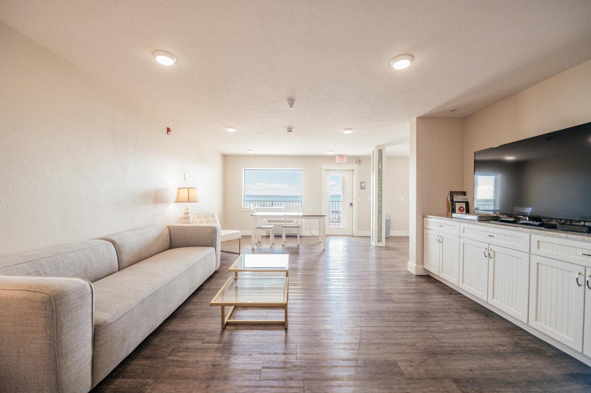Kasa Gold Coast Inn Traverse City Extérieur photo